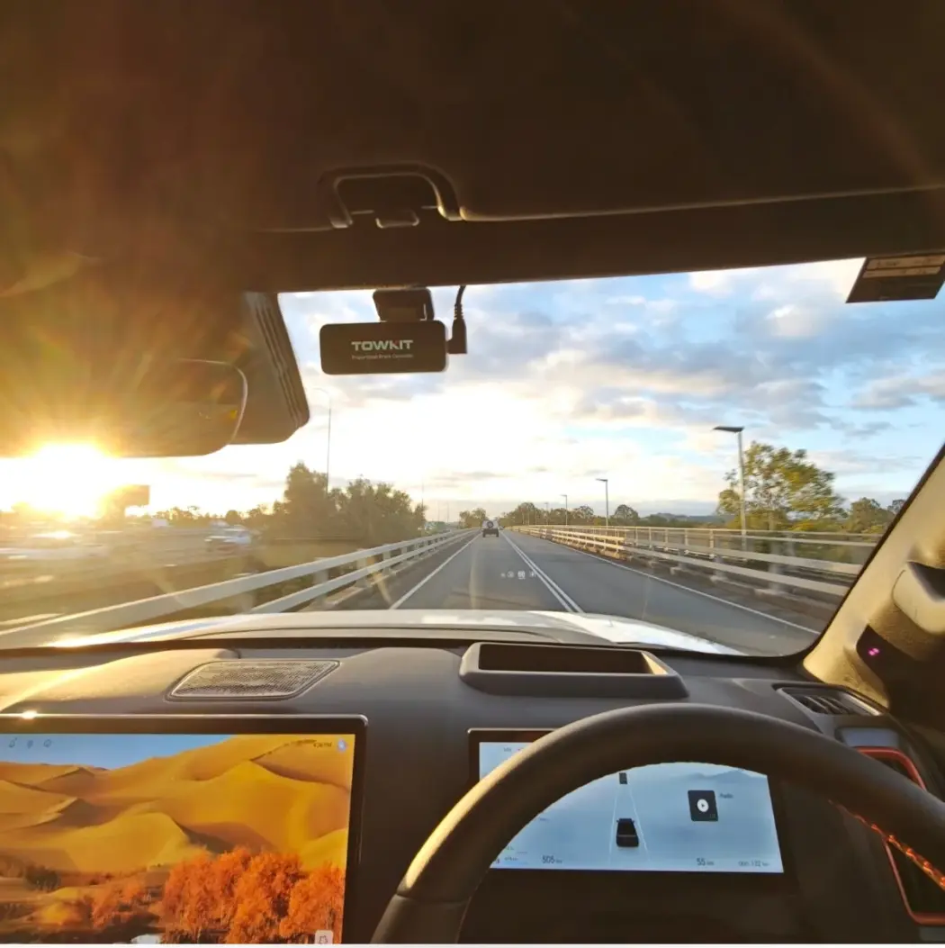 SAVAGE ELECTRIC BRAKE CONTROLLER | UNIVERSAL 12V BRAKE CONTROLLER